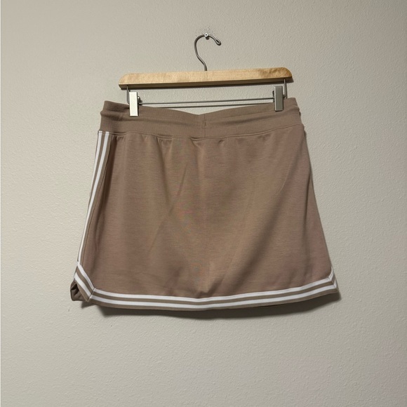 5/$55 !! 🔥 Spalding Beige skirt - Picture 3 of 3